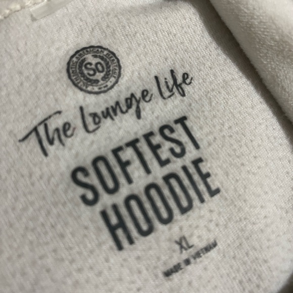 the softest white hoodie 🤍 - Picture 3 of 3